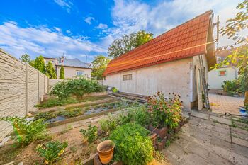 Zahrada - zelenina, bylinky - Prodej domu 186 m², Žilina