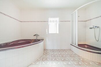 Koupelna - 1.patro - Prodej domu 186 m², Žilina