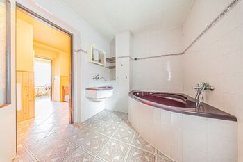 Koupelna - 1.patro - Prodej domu 186 m², Žilina