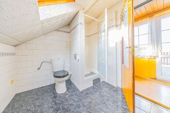 WC+sprchový kout - 1.patro - Prodej domu 186 m², Žilina