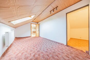 Pokoj - 1.patro - Prodej domu 186 m², Žilina