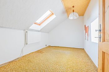 Pokoj - 1.patro - Prodej domu 186 m², Žilina