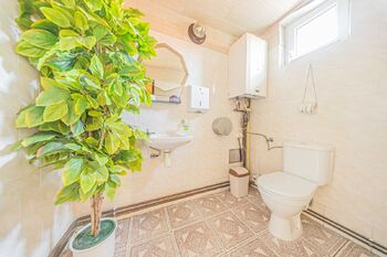 WC - přízemí - Prodej domu 186 m², Žilina