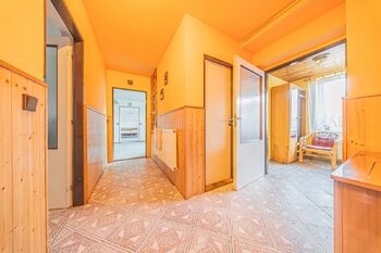 Chodba přízemí - Prodej domu 186 m², Žilina