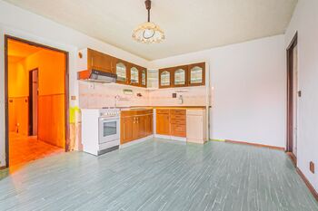 Kuchyně - přízemí - Prodej domu 186 m², Žilina