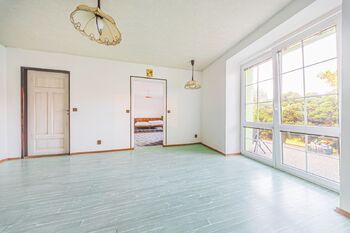 Kuchyně - přízemí - vstup na zahradu - Prodej domu 186 m², Žilina