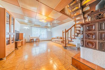 Obývací pokoj - přízemí - Prodej domu 186 m², Žilina