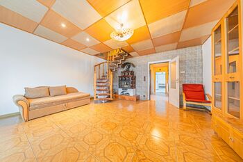 Obývací pokoj - přízemí - Prodej domu 186 m², Žilina