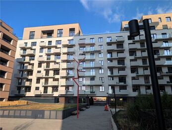 pohled na dům - Pronájem bytu 3+kk v osobním vlastnictví 78 m², Praha 9 - Vysočany 