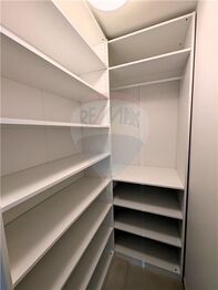 šatna - Pronájem bytu 3+kk v osobním vlastnictví 78 m², Praha 9 - Vysočany