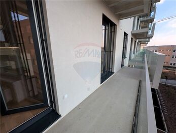 balkon - Pronájem bytu 3+kk v osobním vlastnictví 78 m², Praha 9 - Vysočany