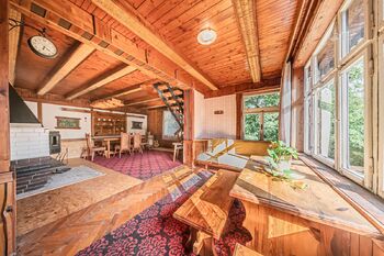 přízemí - obývací pokoj s jídelnou a kuchyní  - Prodej chaty / chalupy 70 m², Janov