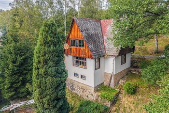 pohled od cesty - Prodej chaty / chalupy 70 m², Janov