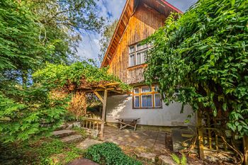 posezení pod pergolou - Prodej chaty / chalupy 70 m², Janov