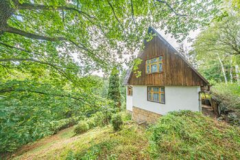 pohled od cesty - Prodej chaty / chalupy 70 m², Janov