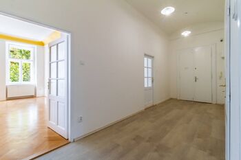 Vstupní hala - Pronájem bytu 2+1 v osobním vlastnictví 82 m², Praha 2 - Vinohrady