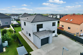 dům z dronu - Prodej domu 220 m², Polerady 