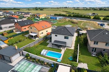 dům a zahrada z dronu - Prodej domu 220 m², Polerady