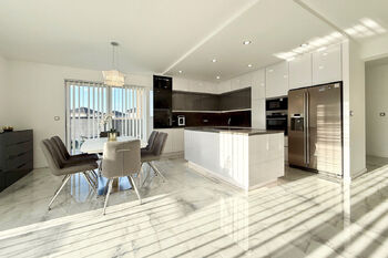 kuchyně - Prodej domu 220 m², Polerady