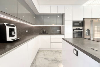 kuchyně - Prodej domu 220 m², Polerady