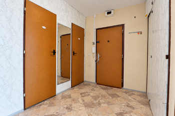 Chodba - Prodej bytu 3+1 v osobním vlastnictví 62 m², Praha 9 - Černý Most