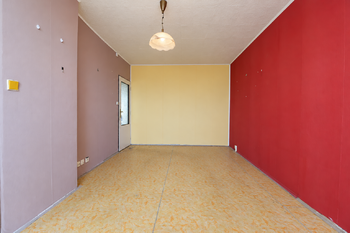 Obývací pokoj - Prodej bytu 3+1 v osobním vlastnictví 62 m², Praha 9 - Černý Most