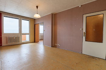 Obývací pokoj - Prodej bytu 3+1 v osobním vlastnictví 62 m², Praha 9 - Černý Most