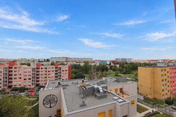 Výhled z lodžie - Prodej bytu 3+1 v osobním vlastnictví 62 m², Praha 9 - Černý Most