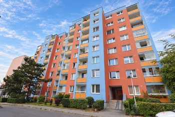 Bytový dům  - Prodej bytu 3+1 v osobním vlastnictví 62 m², Praha 9 - Černý Most