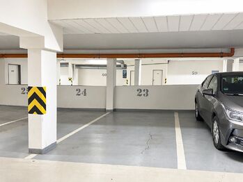 Garážové stání - Pronájem bytu 2+kk v osobním vlastnictví 61 m², Praha 10 - Hostivař