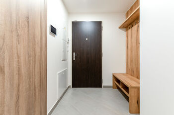 Pronájem bytu 1+kk v osobním vlastnictví 38 m², Praha 8 - Libeň