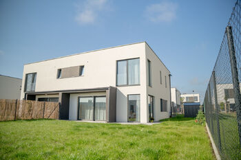 Pronájem domu 161 m², Praha 8 - Březiněves