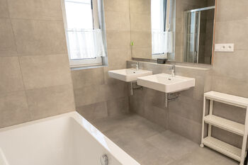 Pronájem domu 161 m², Praha 8 - Březiněves
