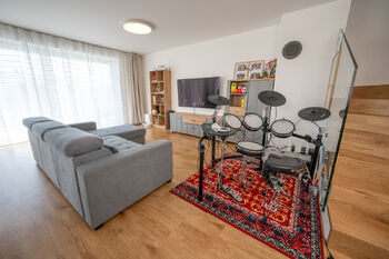 Pronájem domu 161 m², Praha 8 - Březiněves