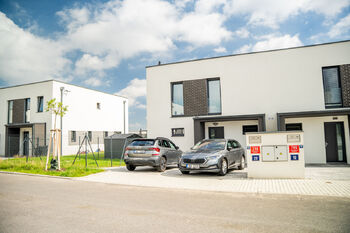 Pronájem domu 161 m², Praha 8 - Březiněves