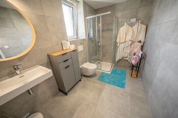 Pronájem domu 161 m², Praha 8 - Březiněves