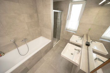 Pronájem domu 161 m², Praha 8 - Březiněves