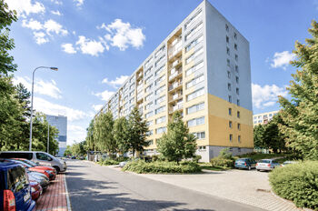 pohled na exteriér domu - Prodej bytu 3+kk v osobním vlastnictví 66 m², Praha 4 - Chodov