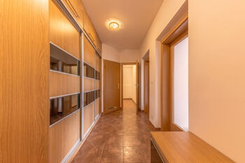 Prodej bytu 2+kk v osobním vlastnictví 64 m², Praha 10 - Uhříněves