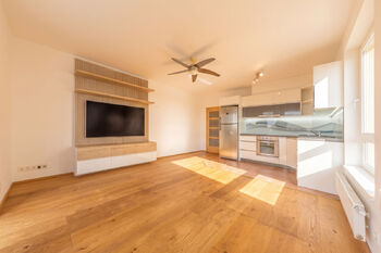 Prodej bytu 2+kk v osobním vlastnictví 64 m², Praha 10 - Uhříněves