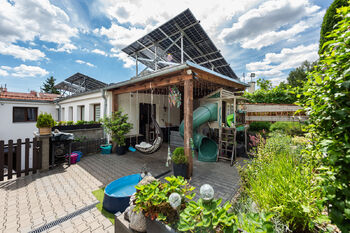 Rodinný dům Rotalova, Brno, se 3 bytovými jednotkami a zahradou - Prodej nájemního (činžovního) domu 208 m², Brno