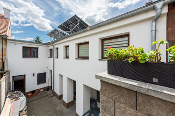 Rodinný dům Rotalova, Brno, se 3 bytovými jednotkami a zahradou - Prodej nájemního (činžovního) domu 208 m², Brno