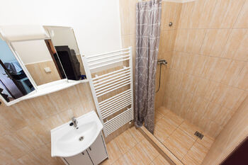Rodinný dům Rotalova, Brno, se 3 bytovými jednotkami a zahradou - Prodej nájemního (činžovního) domu 208 m², Brno