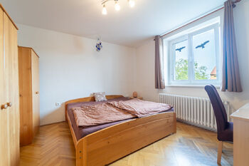 Ložnice v patře - Prodej domu 172 m², Krakovany