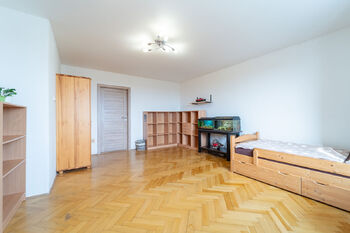 Obývací pokoj v patře - Prodej domu 172 m², Krakovany