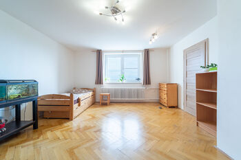 Obývací pokoj v patře - Prodej domu 172 m², Krakovany