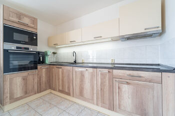 Kuchyňská linka - Prodej domu 172 m², Krakovany