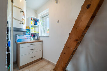 Vstup na půdu - Prodej domu 172 m², Krakovany
