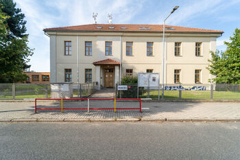 Základní škola - Prodej domu 172 m², Krakovany