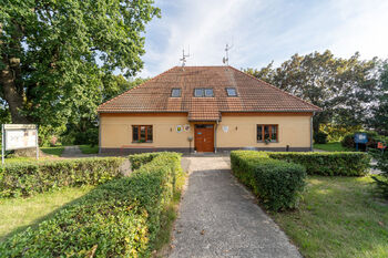 Obecní úřad - Prodej domu 172 m², Krakovany